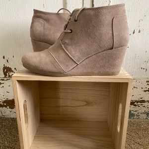 Toms wedge booties. Smoke free home